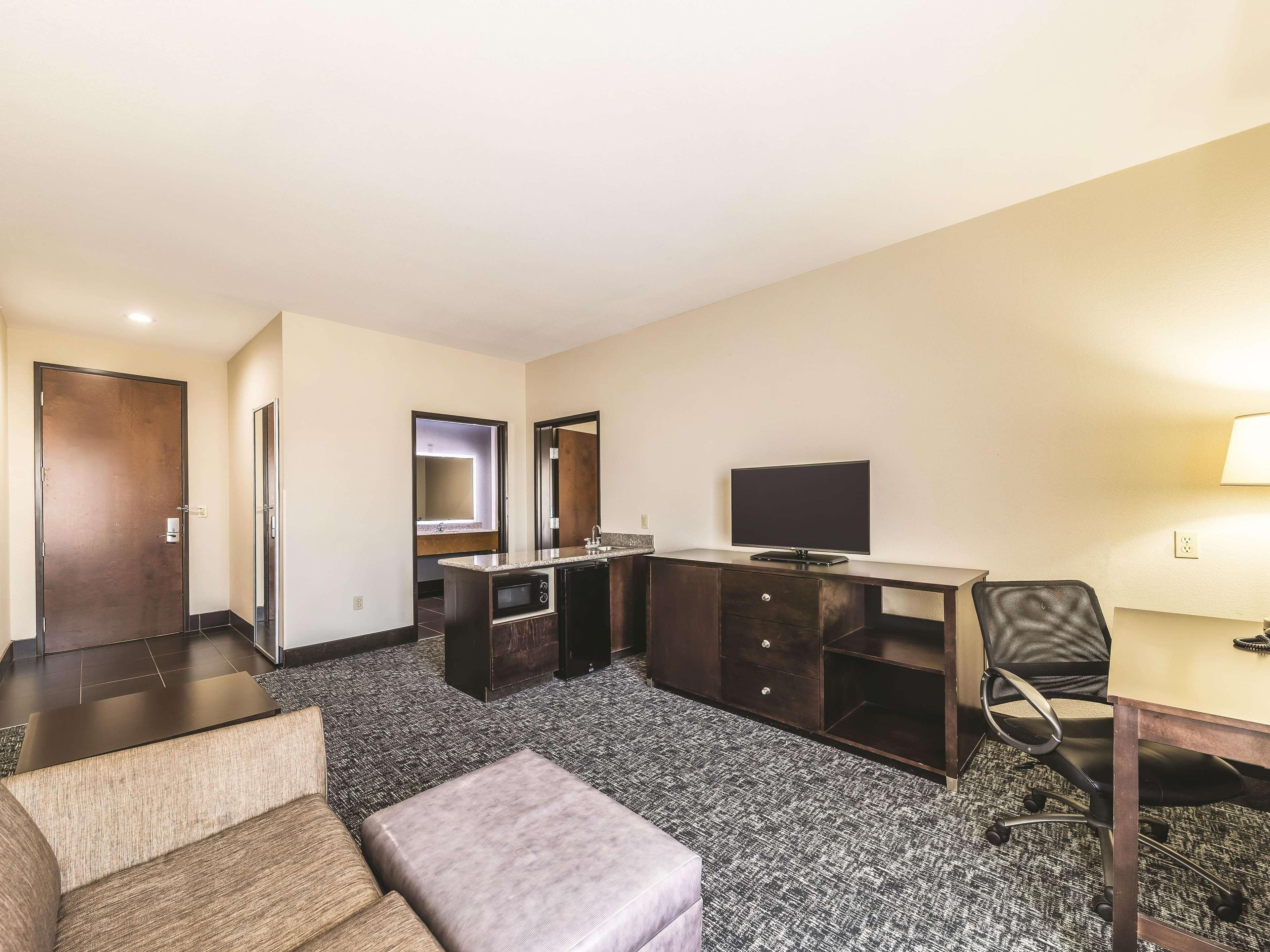 La Quinta By Wyndham Tulsa - Catoosa Hotel Exterior photo