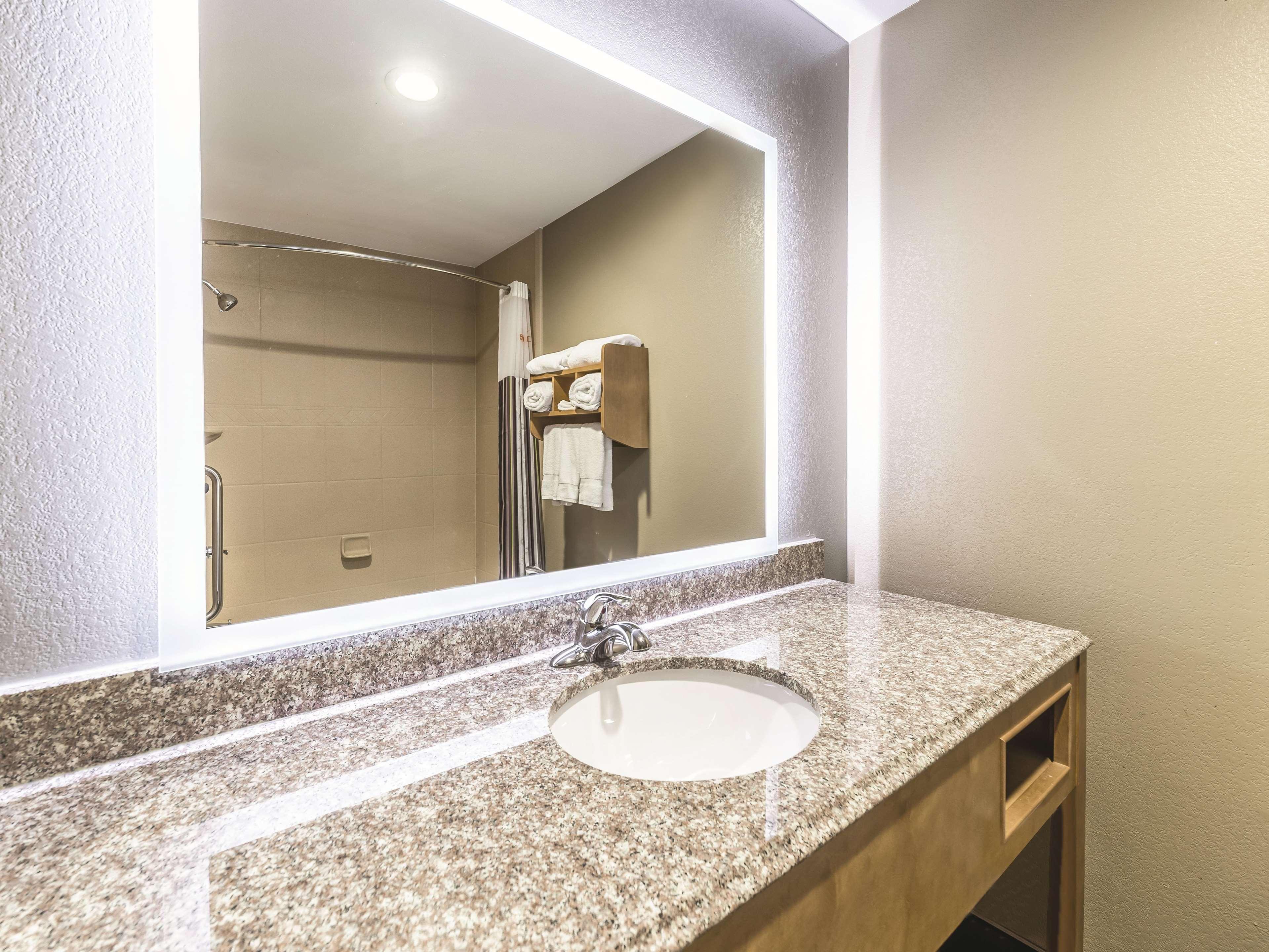 La Quinta By Wyndham Tulsa - Catoosa Hotel Exterior photo