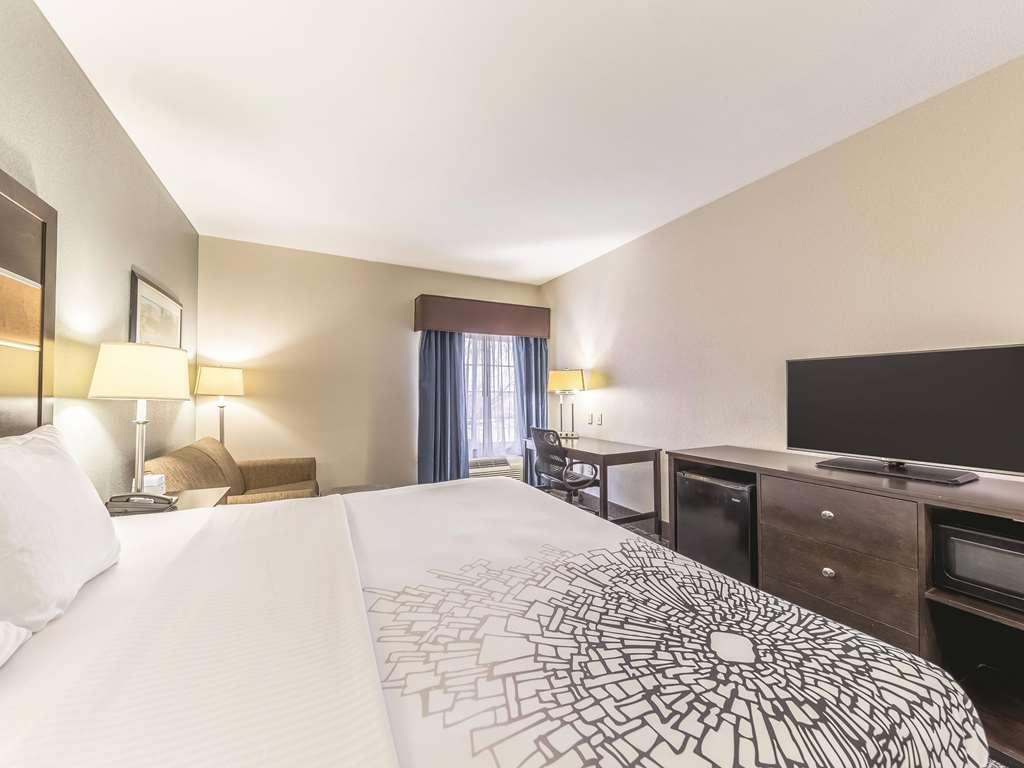 La Quinta By Wyndham Tulsa - Catoosa Hotel Room photo